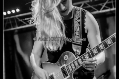 joanne-shaw-taylor-new-morning_15684687496_o